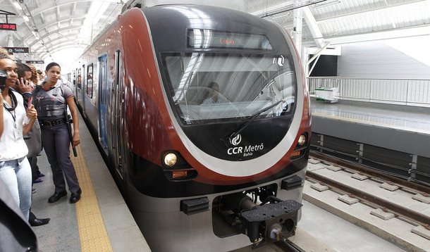 Passagem de ônibus sofrerá acréscimo de R$ 0,10 a partir desta terça-feira (2); atualmente de R$ 3,60, a tarifa será reajustada para R$ 3,70, como confirmado pelo prefeito ACM Neto, durante o Festival Virada Salvador 2018; valor será automaticamente adotado pelo metrô, devido a acordo entre a prefeitura e a CCR Metrô Bahia