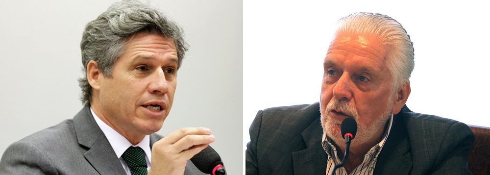 O deputado Paulo Teixeira (PT-SP) criticou a operação da Polícia Federal contra o ex-governador da Bahia Jaques Wagner, cotado como eventual candidato a presidente pelo PT, caso o ex-presidente Lula não possa concorrer; "Alerta aos petistas! Nao cogitem nomes como candidatos à Presidência da República porque a Policia Federal instaura inquérito e pede busca e apreensão na casa do sujeito. Ja ocorreu com o Lula, com Haddad e agora com o Jaques Wagner", escreveu Teixeira em sua conta no Twitter