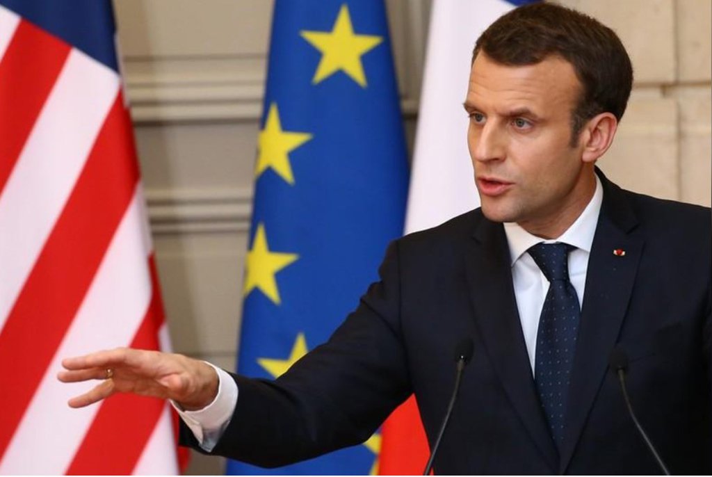Agricultores franceses dirigiram tratores pelo centro de cidades e interditaram rodovias para mostrar oposição às importações de produtos agrícolas da América do Sul, aumentando a pressão sobre o presidente da França, Emmanuel Macron, antes de uma feira agrícola politicamente relevante em Paris; a agricultura está se revelando um obstáculo nas negociações entre a União Europeia e o Mercosul devido a um acordo comercial abrangente, e o maior atrito diz respeito ao tamanho do acesso a UE deveria dar à carne bovina sul-americana