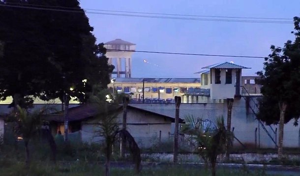 Uma nova rebelião ocorre nesta sexta-feira (5) no Complexo Prisional de Aparecida de Goiânia, na região metropolitana de Goiânia. Desta vez, na Penitenciária Odenir Guimarães (POG); segundo informações do Corpo de Bombeiros de Goiás, nesta madrugada a corporação recebeu um chamado e deslocou para a unidade prisional duas viaturas, como prevenção para o caso de um incêndio; no local ocorre uma grande movimentação policial