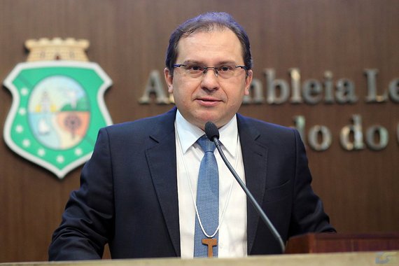 Projeto de Lei do deputado Carlos Matos (PSDB) propõe que o Detran seja obrigado a disponibilizar relatório mensal, no Portal da Transparência, com informações detalhadas dos valores arrecadados com as multas e os valores gastos. " É um direito do cidadão ter ciência daquilo que entra e sai da receita estadual. Trazendo a exigência de prestação mensal, é bem mais difícil a utilização do dinheiro, advindo das multas de trânsito, para outros fins que não sejam aqueles positivados na lei, evitando a indústria da multa”, justifica