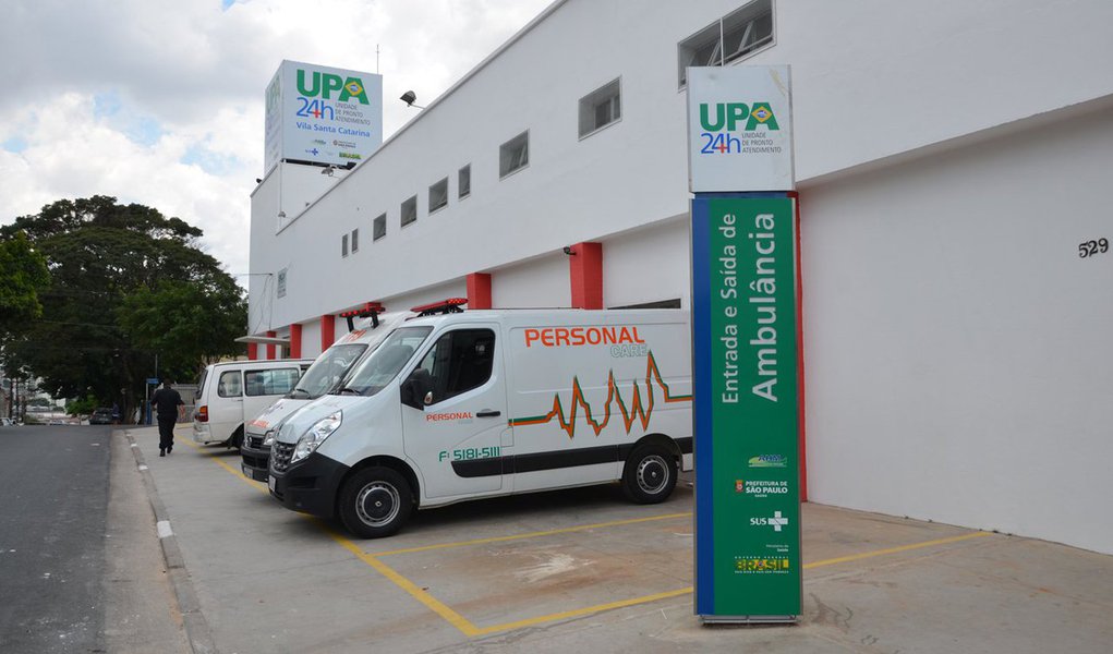 Entre os dias 25 de dezembro e 7 de janeiro, alguns serviços municipais de São Paulo operam em horários diferentes devido às festas de Natal e Ano Novo; Já os hospitais, prontos-socorros e UPAs funcionarão o dia todo, ininterruptamente, incluindo os dias 25 e 1º, informou a prefeitura; a Assistência Médica Ambulatorial - AMAs 24 horas e AMAs 12 horas - também vão funcionar normalmente nos dias 25 e 1º de janeiro, assim como as AMAs/UBS Integradas, que atendem das 7h às 19h; apenas as AMAs Especialidades, Unidades Básicas de Saúde (UBS), UBS Integrais, unidades da Rede Hora Certa, os Ambulatórios de Especialidades (AME) e fecham nos dias 25 e 1º