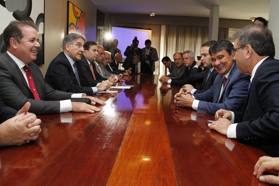 O governador do Piauí, Wellington Dias (PT), foi à Brasília para se reunir com outros cinco governadores e o presidente da Câmara dos Deputados, Rodrigo Maia (DEM-RJ); na pauta da reunião, a aprovação do projeto de securitização das dívidas ativas dos estados, reforma da previdência e a criação do fundo único de segurança pública, dentre outros temas