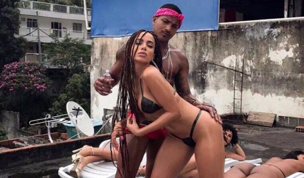 Vi apenas mais um clipe não diferente de outros pornoficados exacerbando a cultura da hipersexualização da mulher. Cadê a ideia de que ser sexy pode ser algo diferente disso que estou assistindo? Cadê o ensinamento maior para as manas que o modo como elas percebem seus corpos é mais importante que a forma como os homens as vêem? Anitta seria rainha da porra toda se tivesse outro corpo?, questiona Elika Takimoto