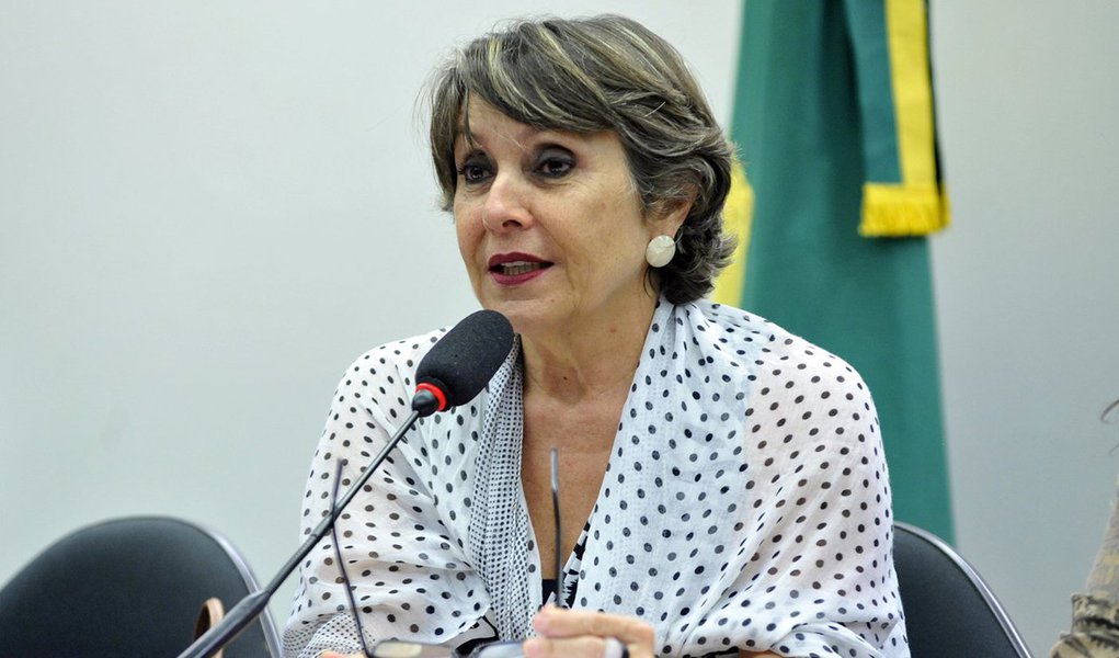 Presidente do PT do Distrito Federal, a deputada federal Erika Kokay usou a sua conta no Twitter para homenagear os 38 anos de nascimento do partido; segundo ela, a sigla é fruto de um sonho de uma geração corajosa que enfrentou a ditadura por justiça e democracia; “Tem 38 anos que tentam nos enterrar, mas esquecem que somos sementes de esperança e resistência. Viva Lula, viva a luta do PT!”, publicou a parlamentar
