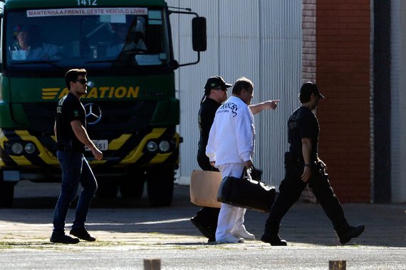 Job Ribeiro, que assessorou a família Vieira Lima por décadas e cujas digitais foram encontradas no bunker de Salvador, entregou R$ 50 mil em espécie ao escritório de Gamil Föppel, advogado do ex-ministro Geddel, como parte de seus honorários. Marcelo Ferreira, que defende Job, confirmou a informação, segundo a coluna Expresso; Geddel está preso porque, segundo o MPF,estava tentando obstruir a investigação de supostas irregularidades na liberação de recursos da Caixa