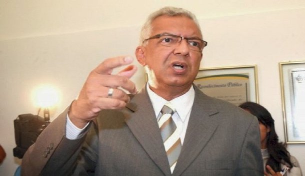 Faleceu na noite de sábado (13), aos 66 anos, no Hospital do Coração, em Goiânia, o jornalista Isanulfo de Abreu Cordeiro; secretário-chefe de Assuntos Internacionais do Governo de Goiás, há alguns meses ele enfrentava problemas de saúde em decorrência de um câncer; nascido em Campos Belos, no nordeste goiano, Isanulfo Cordeiro era formado em Comunicação Social e em Direito pela Universidade Federal de Goiás, e pós-graduado pelo IICS/Universidad de Navarra, na Espanha
