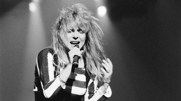 A cantora France Gall, cujos sucessos tornaram-se um ícone da música pop francesa, morreu aos 70 anos; Gall faleceu neste domingo após uma luta de dois anos contra um câncer, informou a mídia francesa; a notícia levou a diversas homenagens, inclusive por parte do presidente Emmanuel Macron, que disse em sua conta no Twitter que "ela deixa para trás músicas que são familiares para todos os franceses e o exemplo de uma vida dedicada aos outros"