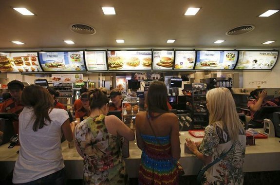 O setor de franquias cresceu 8% em 2017 na comparação com o ano anterior, saltando de R$ 151,2 bilhões para cerca de R$ 163 bilhões, segundo balanço parcial da Associação Brasileira de Franchising (ABF) divulgado nesta quinta-feira (11); para o presidente da ABF, Altino Cristofoletti Junior, o ano foi marcado por três movimentos: diversificação de canais, modelos e localização; a interiorização do franchising; e o crescimento de franqueados multiunidade