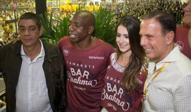 "Episódio ZECA PAGODINHO: sou educado e cumprimento todas as pessoas, onde eu estiver. Continuarei a ser educado, mesmo com incompreensão de alguns", postou o prefeito de São Paulo, João Doria (PSDB), no Twitter; colunista Mônica Bergamo publicou versão nesta segunda-feira 12 que diz que o cantor não se recusou a tirar foto com o tucano, sua equipe é que tentativa dissuadi-lo do registro da imagem