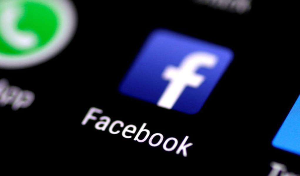  Facebook entrou com uma ação no Supremo Tribunal Federal (STF) para não ter que dar satisfações ao Judiciário brasileiro; "Na peça, atrelada a outra da Assespro, associação de empresas de TI, a empresa americana defende que a competência de determinar a entrega de informações é da Justiça dos EUA, onde estão localizados seus centros de dados", diz a coluna do jornalista Lauro Jardim
