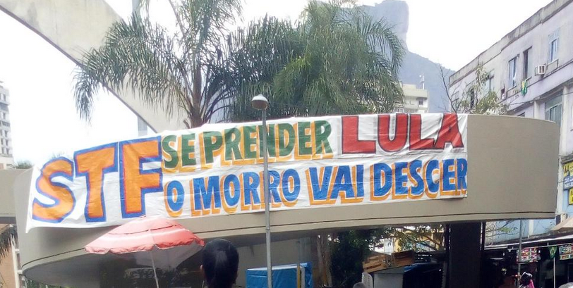 A faixa afixada na entrada da favela da Rocinha, avisando ao STF que, caso Lula seja preso, o morro vai descer, com certeza tirou o sono de Temer e do judiciário, que fingiram ignorar o fato, para não dar crédito a mobilização. Mas, a resposta veio a cavalo