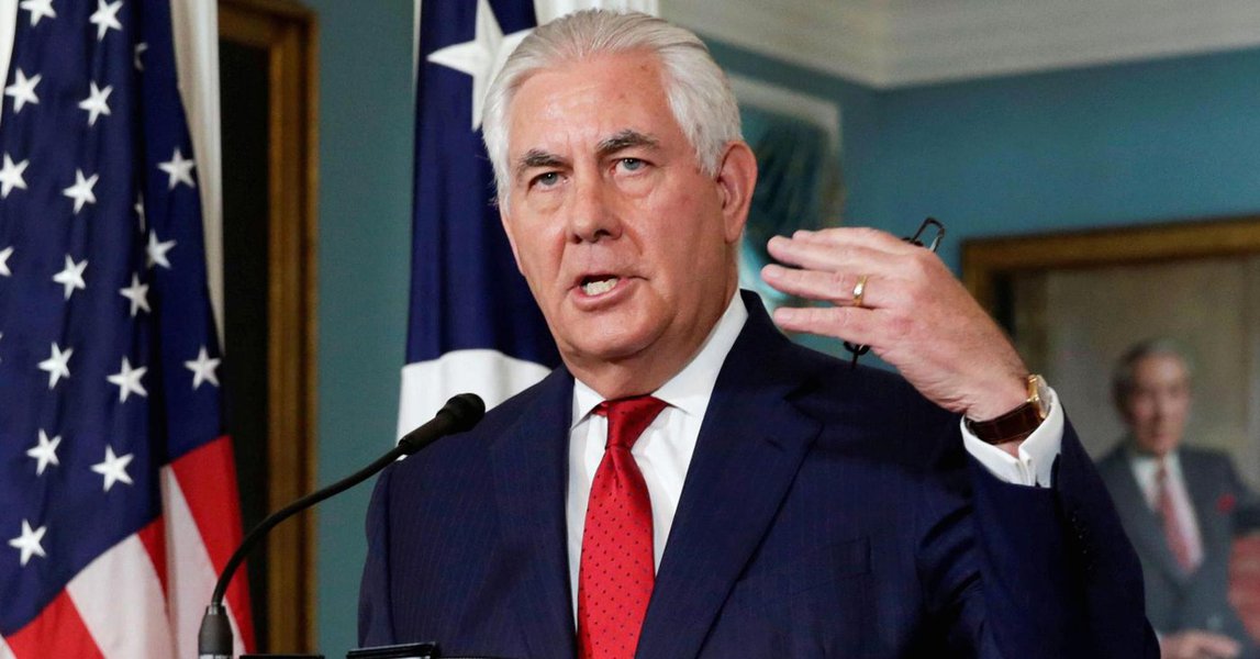 A China acusou os Estados Unidos de desrespeitarem a América Latina depois que o secretário de Estado norte-americano, Rex Tillerson, alertou os países da região contra a dependência excessiva dos laços econômicos com a China; Tillerson, em discurso antes de uma visita ao México, Argentina, Peru, Colômbia e Jamaica, disse que a China estava ficando mais forte na América Latina, usando políticas econômicas para atrair a região para sua órbita