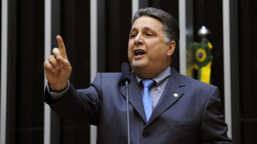 "O assunto que quero tratar hoje retomando a vida de jornalista é sobre o que passarei a chamar a partir de agora de PGP (Padrão Globo de Propina)", escreve o ex-governador do Rio de Janeiro Anthony Garotinho em seu blog; ele inicia hoje uma série de publicações para detalhar o elo forte de ligação entre os Marinho e o empresário J. Hawilla, apontado como articulador dum suposto esquema de propina paga pela Globo à Fifa