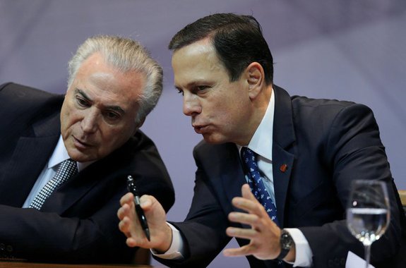 Prefeito de São Paulo e potencial candidato ao governo do Estado, João Doria (PSDB), pediu "entendimento" a Michel Temer, na esfera estadual e federal; "Não falamos sobre candidaturas individuais. Falamos sobre perspectivas de entendimento", disse; "Meu entendimento é de que partidos que tenham o mesmo bom sentimento de defender o Brasil, defender a democracia, defender o desenvolvimento econômico e principalmente defender o emprego e a renda devam estar juntos nessas eleições, seja no plano estadual ou no federal", completou