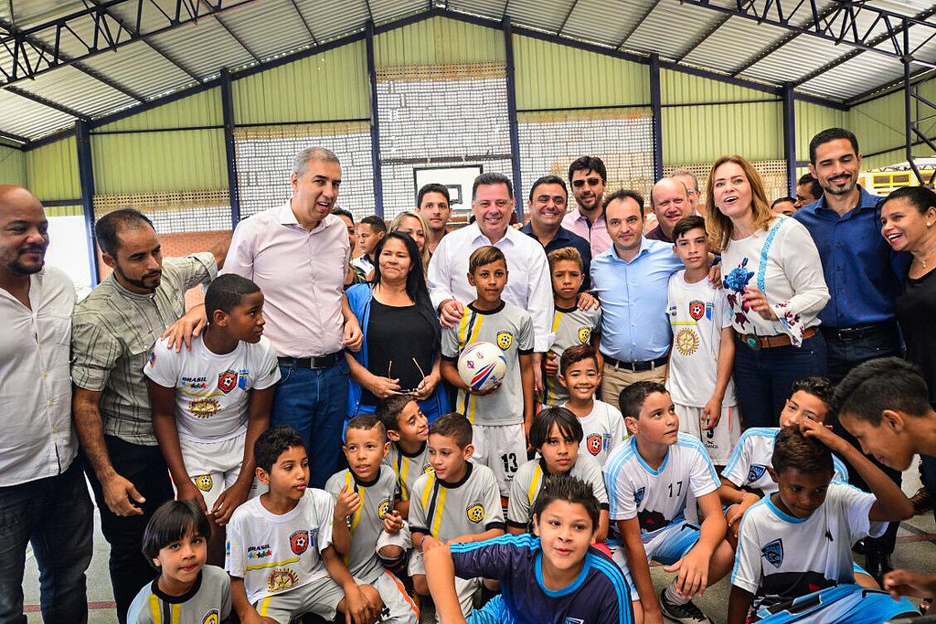 Na sequência do rush de inaugurações, o governador Marconi Perillo entregou, em uma semana, nove obras que irão beneficiar 11 municípios goianos; no período de 22 a 28 de janeiro, ele inaugurou quatro novas rodovias; entregou duas escolas de Padrão Século XXI; um colégio Militar; um novo prédio para a Universidade Estadual de Goiás (UEG); e um novo quartel para o Corpo de Bombeiros; esse pacote de obras contempla, além de Goiânia, os municípios de Santa Helena de Goiás, Rio Verde, Valparaíso de Goiás, Cidade Ocidental, Mossâmedes, Sanclerlândia, Itauçu, Itaberaí, Goianira e Nova Veneza