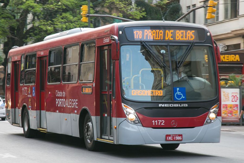 Sindicato dos Rodoviários de Porto Alegre decidiu encaminhar uma contraproposta às empresas de ônibus pedindo reajuste salarial de 5%, aumento de 10% no auxílio alimentação (para R$ 27,50) e a implementação de medidas para resguardar os trabalhadores das mudanças impostas pela reforma trabalhista que vigoram desde novembro passado; "Nós vamos pra cima da patronal. Queremos tudo que estamos pedindo", disse Abade 