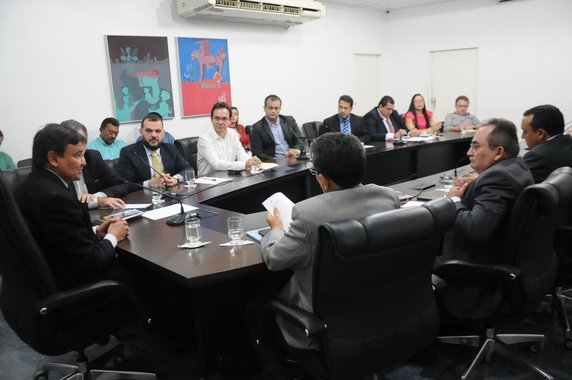 O uso dos canabinóides, substância derivada da Cannabis sativa, conhecida popularmente como maconha, é um avanço da ciência que promove inúmeros feitos na medicina; no Piauí, o Ceir e as universidades Federal e Estadual, estão à frente das pesquisas, e com a produção, o medicamento poderá ser melhor estudado; de acordo com o presidente da Associação Reabilitar, Benjamim Pessoa, explica que o uso do canabidiol é liberado para pessoas com crise convulsiva refratária e que a produção vai ajudar a mostrar para a população os seus efeitos. “A produção dessa substância é um avanço para o Estado e para a medicina, iremos ter mais material de estudo para analisarmos os benefícios e todos os seus efeitos colaterais” 