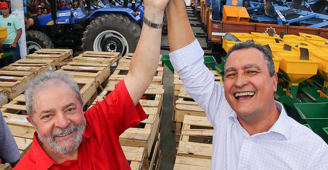 Presente à reunião da executiva nacional do PT em São Paulo, na qual foi lançada a pré-candidatura do ex-presidente Lula ontem (25), o governador Rui Costa disse que a condenação do ex-presidente foi um "golpe na democracia"; "O resultado do julgamento não causa surpresa. Lula já havia sido condenado há muito tempo, mesmo sem ser apresentada qualquer prova contra ele. A pergunta que não quer calar é: Cadê a prova contra Lula? Na verdade, Lula não perdeu. Quem perdeu foi a democracia, quem perdeu foi o Estado Brasileiro de Direito", disse Rui