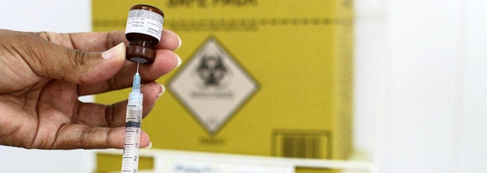 A decisão da Organização Mundial da Saúde (OMS) foi tomada "considerando o aumento da atividade do vírus" observado na região, informou o secretariado da entidade; "A determinação de novas áreas consideradas de risco de transmissão de febre amarela é um processo contínuo, e atualizações serão fornecidas regularmente", diz a OMS; Segundo a Secretaria Estadual da Saúde, o estado registrou 21 mortes por febre amarela silvestre desde janeiro de 2017