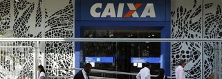 Após as operações entrarem na mira do TCU, a Caixa Econômica anunciou que suspendeu temporariamente a concessão de créditos destinada aos Estados e Municípios; a suspensão das operações ocorre quinze dias após o Estadão revelar que o banco aumentou nos últimos meses a concessão de empréstimos para Estados e municípios sem garantia do Tesouro Nacional; ministro da Secretaria de Governo, Carlos Marun, havia dito que os empréstimos seriam usados como moeda de troca pelo apoio de governadores e prefeitos à reforma da Previdência