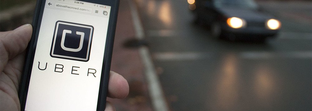 Foi publicado no Diário Oficial do Município (DOM) de Belo Horizonte a regulamentação do uso de aplicativos de transporte individual de passageiros; agora, para ser contemplado pela proposta, o motorista da Uber e Cabify, por exemplo, se tornará um Operador de Transporte Individual Remunerado (OTIR), que precisará ser autorizado pela BHTrans; de acordo com a proposta, BHTrans definirá o preço público, ou seja, o valor da taxa que vai ser cobrado às empresas prestadoras do serviço, o que pode aumentar o preço das corridas