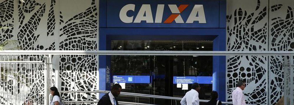 Após as operações entrarem na mira do TCU, a Caixa Econômica anunciou que suspendeu temporariamente a concessão de créditos destinada aos Estados e Municípios; a suspensão das operações ocorre quinze dias após o Estadão revelar que o banco aumentou nos últimos meses a concessão de empréstimos para Estados e municípios sem garantia do Tesouro Nacional; ministro da Secretaria de Governo, Carlos Marun, havia dito que os empréstimos seriam usados como moeda de troca pelo apoio de governadores e prefeitos à reforma da Previdência