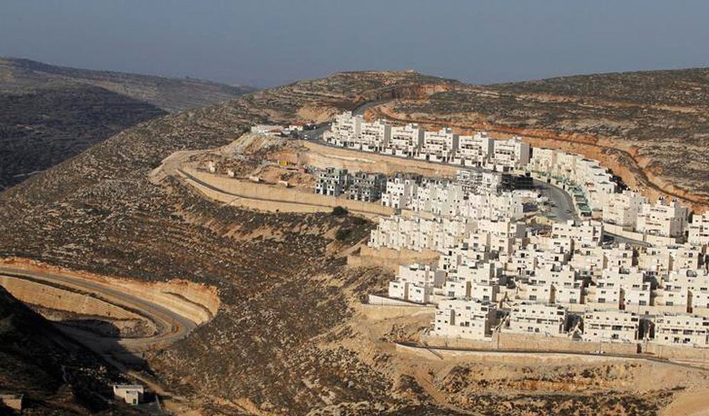 Quando se olha para o ecossistema de startups, Israel é, de longe, um dos lugares mais fascinantes do planeta; a Terra Santa enfrenta uma série de problemas – está praticamente em guerra desde sua fundação -, mas vem usando a tecnologia, ciência e inovação como sua forma de criar e manter a sua prosperidade; o país é o segundo do mundo em quantidade de startups por pessoa (só perde da Estônia, onde o Skype foi fundado, mas isto é história para outra matéria), tem um dos maiores número de cientistas e engenheiros por 10.000 habitantes (275) e é um dos maiores produtores de patentes do mundo
