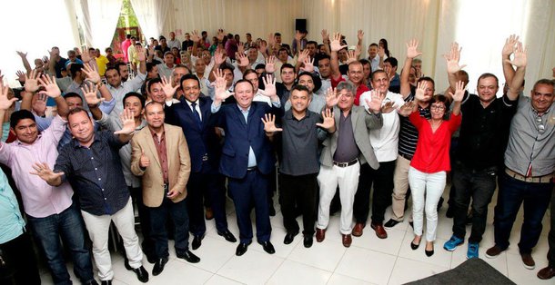 Cerca de 27 dos atuais 30 prefeitos do PSDB no Maranhão ratificaram a posição de deixar a legenda e se filiar ao PRB, partido do vice-governador Carlos Brandão; se a mudança se confirmar, será um grande passo para fortalecer as chances de reeleição do governador Flávio Dino (PCdoB)
