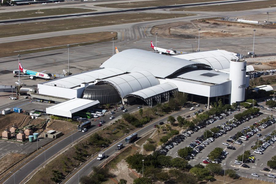 O novo visto eletrônico para turistas dos Estados Unidos, em vigor a partir desta quinta-feira (25), deverá impulsionar os novos voos vindos de destinos norte-americanos para o Ceará. “Para o Ceará, essa facilitação no processo de concessão do visto aos norte-americanos será fundamental para consolidar os novos voos que virão dos Estados Unidos a partir deste ano”, destaca a secretária executiva da Setur, Luciana Lobo. Este ano, o Estado receber novos voos diretos para Orlando e novas frequências para Miami