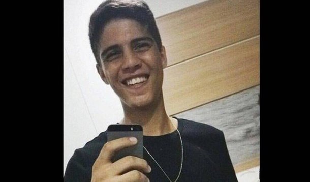 Morreu a terceira e última vítima da queda do Globocop, no dia 23 de janeiro, no bairro de Brasília Teimosa, na Zona Sul do Recife; Miguel Brendo Pontes Simões, de 21 anos, estava internado no Hospital da Restauração, no bairro do Derby, na área Central da capital pernambucana, desde o dia do acidente, quando o helicóptero caiu no mar; além de Miguel, outras duas pessoas morreram