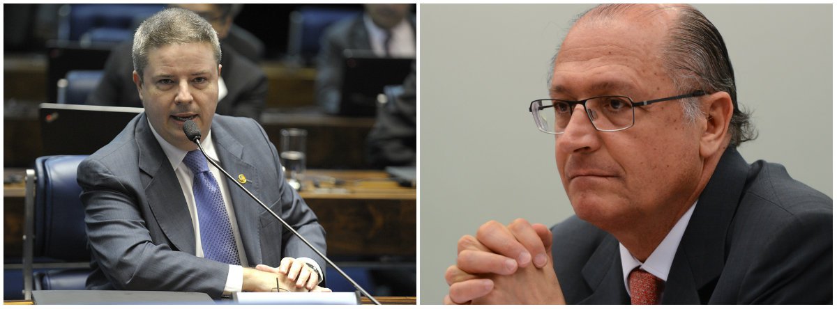 O senador Antonio Anastasia (PSDB-MG) sofrerá, nesta semana, uma nova rodada de pressão de colegas de partido se candidate ao governo de Minas Gerais; tucanos que apoiam do governador paulista, Geraldo Alckmin, à presidência da República entendem que a postulação de Anastasia seria fundamental para o chefe do executivo paulista ter mais chances na corrida presidencial