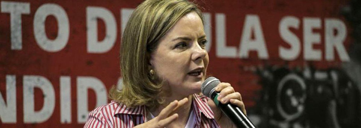 A presidenta nacional do PT, senadora Gleisi Hoffmann, afirmou que o caminho para barrar o golpe e o estado de exceção é a greve geral; a declaração dela foi dada na abertura do “Diálogos internacionais sobre democracia”, em Porto Alegre; o posicionamento de Gleisi acontece dois dias antes do julgamento do ex-presidente Lula no TRF4, com sede em Porto Alegre, no processo envolvendo o tripléx no Guarujá, em que o petista foi condenado sem provas pelo juiz federal Sergio Moro