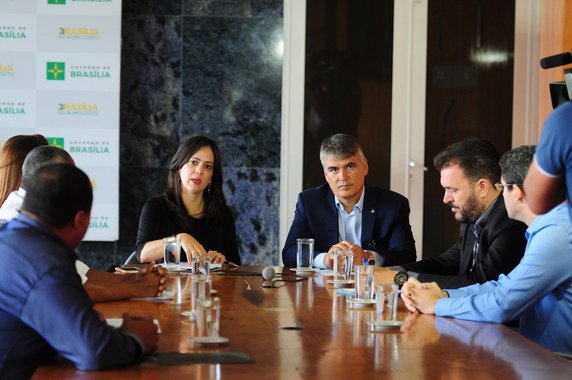 Proprietários dos cinco veículos danificados com o desabamento de parte do viaduto na Galeria dos Estados foram recebidos na manhã desta sexta-feira (16) para o início de uma conciliação; o objetivo do governo do DF é acelerar a conciliação, com o objetivo de ressarcir os danos causados, sem precisar passar por um processo jurídico comum, que pode ser longo e desgastante