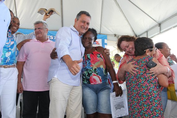 Com mais de R$ 70 milhões investidos nos últimos 10 anos no setor, Salvador passou a ser a capital número um em esgotamento sanitário, afirmou o governador Rui Costa neste final de semana, ao assinar ordem de serviço autorizando o início das obras de ampliação do sistema; "Nós estamos aumentando a rede de esgoto em Salvador. São mais de R$ 70 milhões em investimentos. Nesses dez anos, praticamente a gente duplicou o esgotamento sanitário na cidade. Essa a ação do Governo do Estado coloca Salvador como a capital número um, no Nordeste, em esgotamento sanitário", disse Rui