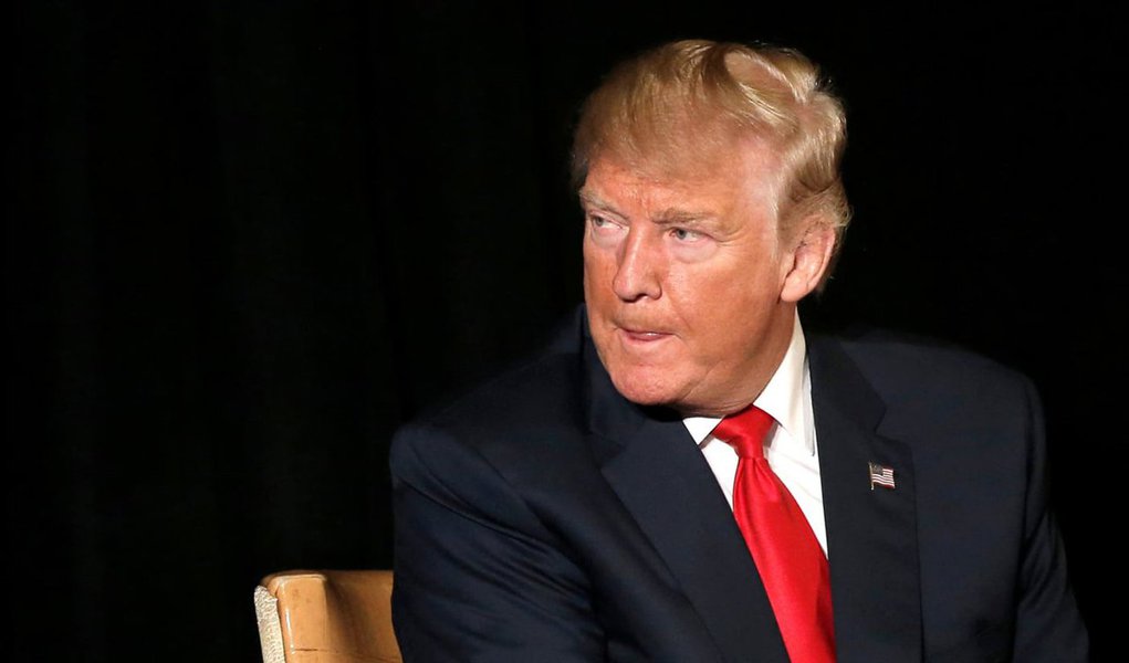 Presidente dos Estados Unidos, Donald Trump, apresentou seu esboço para um projeto de lei de imigração que irá promover na semana que vem, dizendo querer US$ 25 bilhões para construir um muro fronteiriço e que está aberto para garantir cidadania a imigrantes ilegais que foram levados aos EUA quando crianças, os chamados "dreamers"