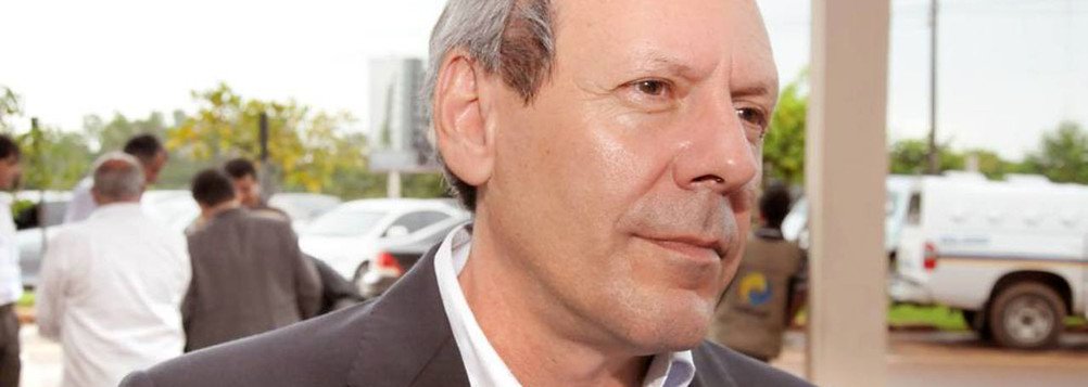 O pré-candidato a governador e prefeito de Araguaína licenciado, Ronaldo Dimas (PR), disse haver "falta de controle e de gerenciamento" do Estado; o republicano defendeu que é preciso uma mudança no Estado "para que ele saia dessa situação atual"; "Uma coisa é certa: é dar um basta naquilo que não está servindo para nada. Há uma falta de controle, de gerenciamento e é uma realidade que mostra as dificuldades de que o Estado vem passando", disse