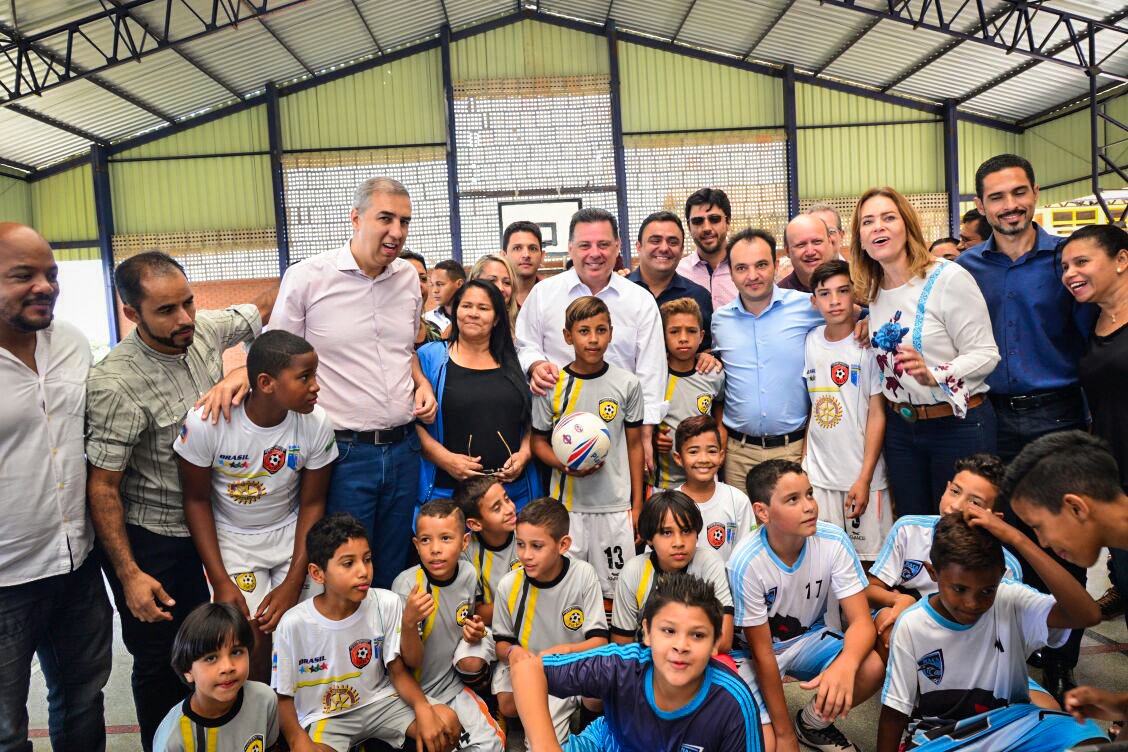 O governador Marconi Perillo e o vice Zé Eliton retomam por Inaciolândia, nesta quarta-feira de Cinzas, 14, o rush de entregas do programa Goiás na Frente; até o final do mês, eles percorrerão 22 municípios, entre eles Goiânia, para entregar mais 30 obras realizadas com recursos do programa; em Inaciolândia, inauguram trecho de 33 km da Rodovia Estadual GO-206, com investimento de R$ 5,94 milhões; na sexta-feira, eles seguem para Uruana, onde entrega a reconstrução da GO-154, no trajeto até Carmo do Rio Verde, com 16 quilômetros de extensão