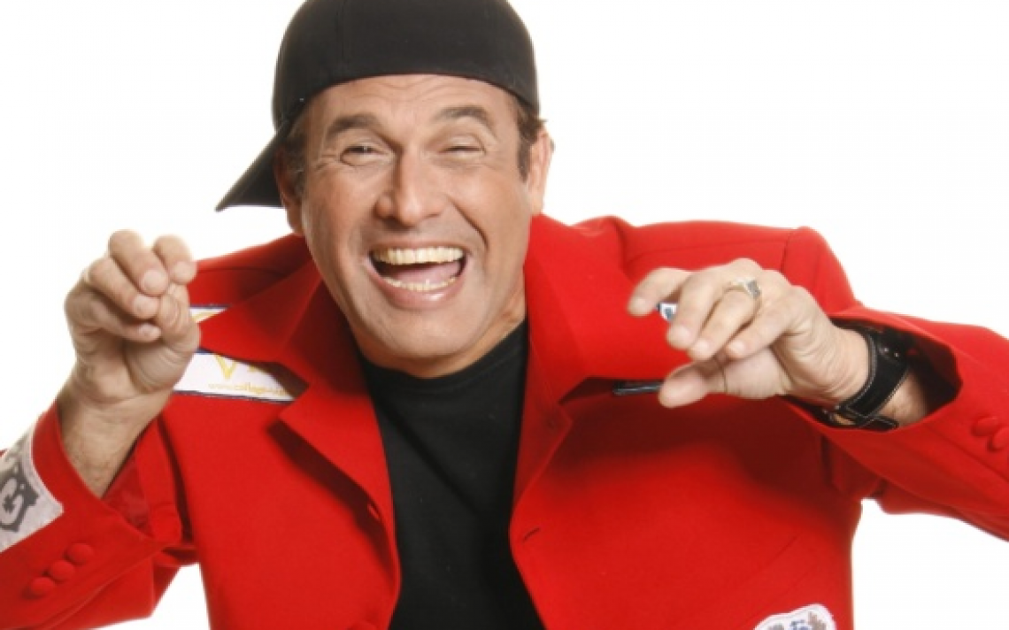 Por meio da Lei Rouanet, o humorista Sérgio Mallandro obteve uma verba de R$ 875 mil para um espetáculo de stand-up, informa a colunista Mônica Bérgamo, do jornal Folha de S. Paulo; segundo os produtores, a apresentação será voltada também para deficientes visuais e auditivos, com recursos de acessibilidade para esses públicos