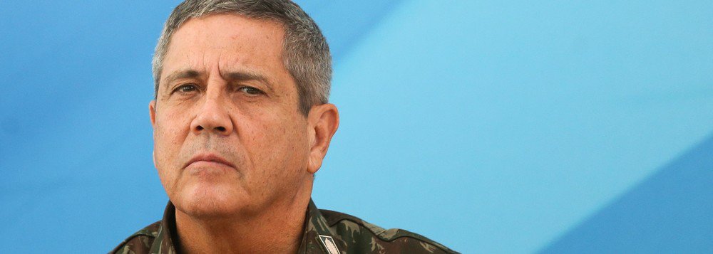 O Observatório Jurídico da Ordem dos Advogados do Brasil - seccional Rio de Janeiro (OAB-RJ) vai pedir explicações ao interventor federal no Rio, general Walter Braga Neto, sobre os critérios utilizados para o fichamento em moradores de comunidades do Rio; "A prática do fichamento sem uma regulamentação pública e objetiva nos pareceu inconstitucional", disse Rodrigo Brandão, membro do observatório, o professor de Direito Constitucional da UERJ 