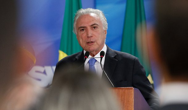Temer impôs apenas um veto, o que fez com que a dotação orçamentária do Fundeb voltasse à sua previsão original; Congresso Nacional havia aprovado, em dezembro, um complemento de R$ 1,5 bilhão para o fundo; Temer também promoveu um corte de R$ 1,2 bilhão ao programa Minha Casa Minha Vida, que tinha previsão de receber R$ 5,2 bilhões, além da redução de R$ 1,2 bilhão em ações emergenciais voltadas para a defesa civil