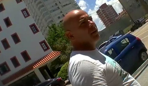 Preso ao lado do sócio Cláudio Fernando Barbosa, o "Tony", doleiro brasileiro Vinícius Vieira Barreto Claret, o "Juca Bala", chega ao Rio essa semana, para ocupar uma cela na Penitenciária de Benfica, o que aumenta a expectativa de que ela fechará um acordo de delação na Operação Calicute, versão da Lava-Jato no Rio; a prisão de Juca ocorreu em Punta del Este (Uruguai) depois que ele foi citado por dois delatores, os irmãos Renato e Marcelo Chebar, que são doleiros; ambos disseram que, quando o esquema de propina do ex-governador Sérgio Cabral ficou muito grande, em 2007, chamaram Vinícius para assumir as operações de lavagem; os irmãos revelaram a existência US$ 100 milhões escondidos por Cabral no exterior