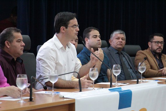 O deputado estadual Capitão Wagner anunciou oficialmente, na manhã desta quinta-feira (25), sua filiação ao Pros. “Chegamos ao Pros e vamos tornar este partido grande. Não ocuparemos o partido para que seja um partido de aluguel, como já foi certa vez”, explicou. Wagner disse ainda que com sua mudança terá independência, uma posição à frente do diretório estadual do partido e que permanecerá na oposição ao grupo que comanda o Estado atualmente. “Vamos continuar trabalhando por melhorias, sobretudo nas áreas esquecidas pela atual gestão. O Ceará merece muito mais”