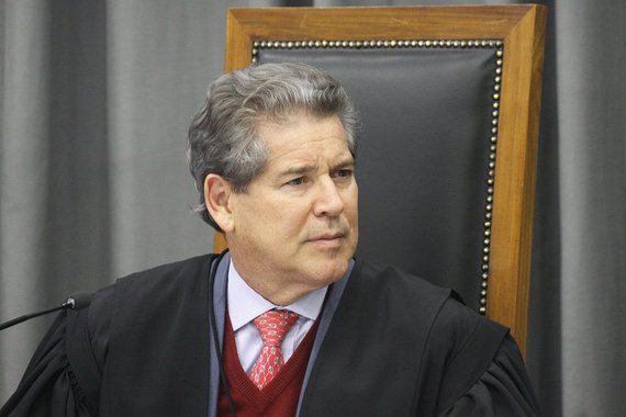 O juiz Luis Fernando Nardelli, do Fórum Regional do Tatuapé, em São Paulo, negou o pedido de Antonio Roque Citadini para voltar a ser candidato à presidência do Corinthians; o presidente do conselho deliberativo do clube, Guilherme Strenger, assinou a impugnação alegando quem como conselheiro do TCE, Citadini estaria proibido pelas constituições estadual e federal de ocupar qualquer cargo executivo