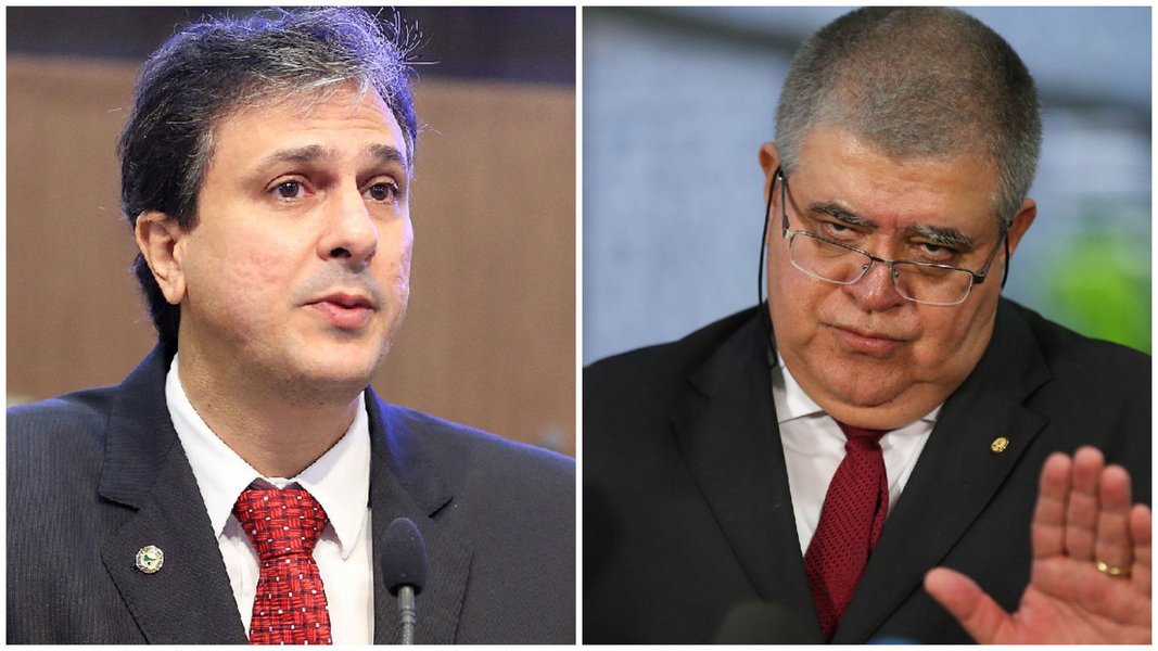 Os governadores do Nordeste divulgaram uma carta pública, nesta quarta-feira, em que condenam a chantagem de Carlos Marun, indicado por Eduardo Cunha, da prisão, para ser o articulador político do Michel Temer; Marun afirmou que só terão empréstimos da Caixa os governadores que conseguirem votos pela reforma da Previdência; "Se eu fosse presidente, demitiria esse ministro hoje mesmo", disse Camilo Santana, governador do Ceará; confira o vídeo