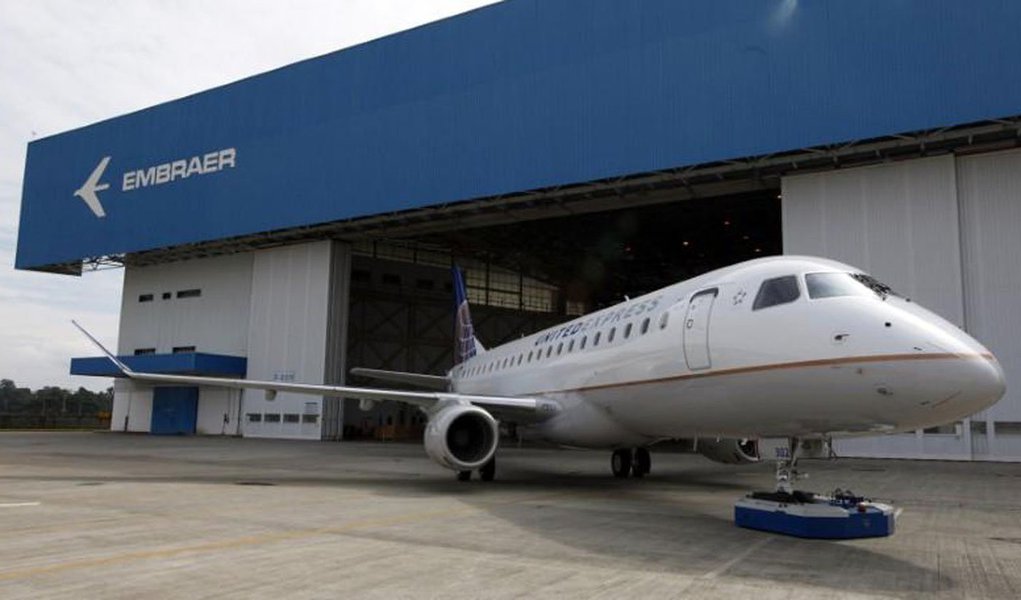 Três sindicatos de metalúrgicos do interior de São Paulo, ligados a diferentes centrais, lançaram campanha contra a venda da Embraer, assinando um manifesto em que defendem a reestatização da companhia, privatizada em 1994; "O governo não pode ceder a pressões comerciais. É preciso defender os interesses do Brasil e do povo brasileiro, não da Boeing", diz o texto 