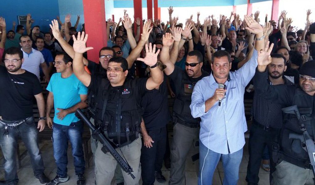 De acordo com a nova lei estadual, o reajuste também é concedido aos servidores aposentados e pensionistas; apesar de a lei já entrar em vigor, os efeitos do aumento passam a valer somente a partir de 1º de novembro deste ano.