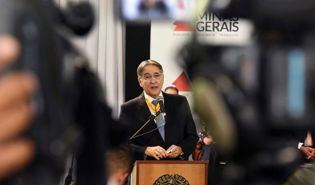 O governador Fernando Pimentel já está em Washington, nos Estados Unidos, para ser o orador principal da McCourt International Leader Speaker Series, nesta terça-feira (13/02); tema central do encontro será Federalismo e Política Participativa no Brasil; evento reúne líderes internacionais para apresentar visões de mundo a alunos, professores e funcionários do Campus da Georgetown; antes, nesta segunda-feira (12), ele terá um encontro com dirigentes do Banco Interamericano de Desenvolvimento (BID)