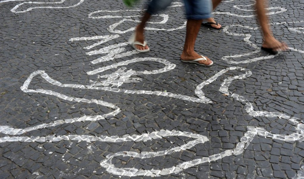 O Instituto de Segurança Pública (ISP) divulgou nesta quinta (18) que os casos de letalidade violenta no Rio de Janeiro tiveram aumento de 7,5%, em 2017, em relação a 2016, passando de 6.262 para 6.731; outro crime que também cresceu no estado do Rio em 2017 foi o roubo de veículo, com alta de 30,4%