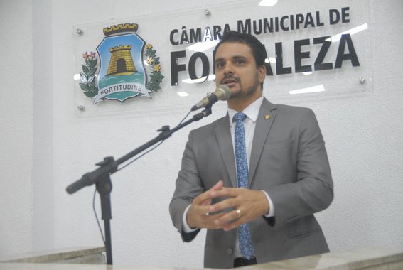 O vereador Gardel Rolim (PPL) informou nesta segunda-feira (15) que seu partido irá apoiar a reeleição de Camilo Santana (PT) ao governo do Estado. O parlamentar avaliou que Camilo ainda tem muito a fazer para melhor a situação do Estado em setores como Segurança Pública